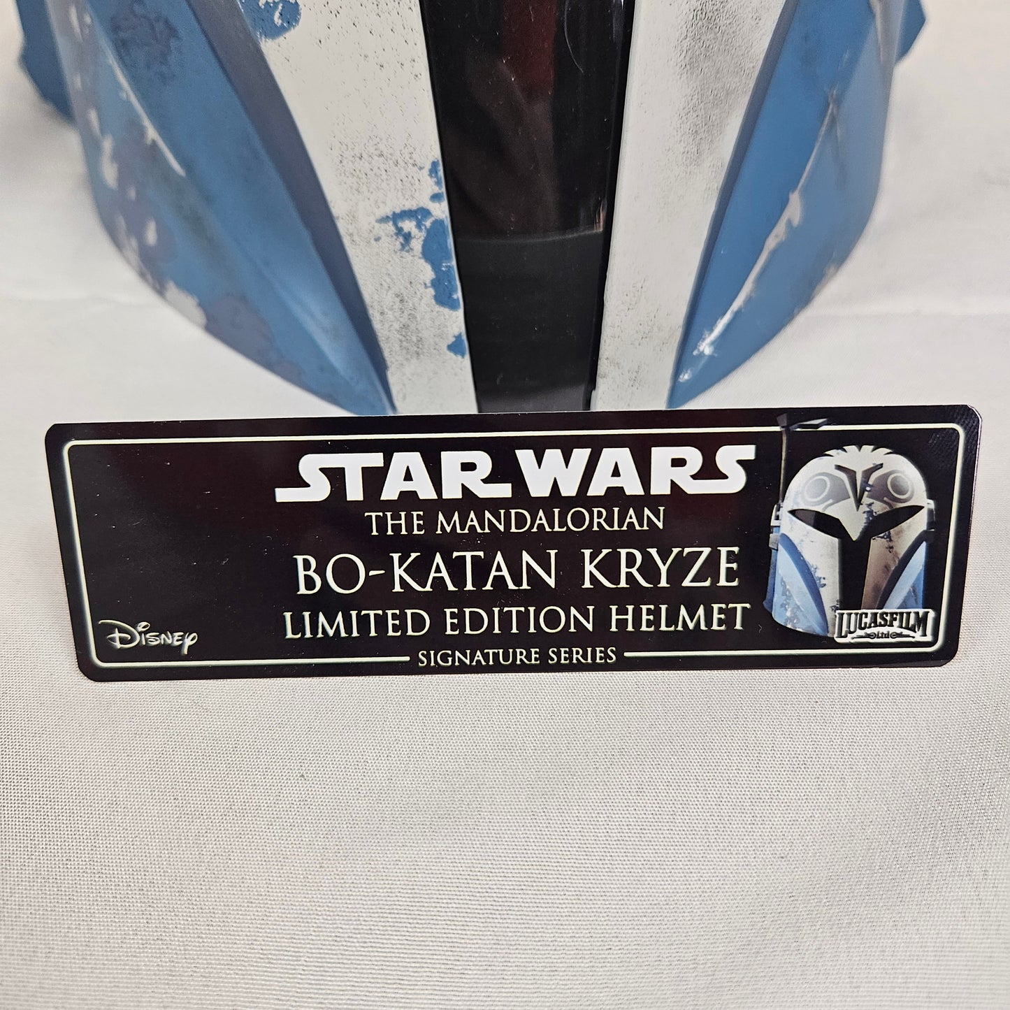 Katee Sackhoff Bo-Katan Kryze Limeted Edition Helmet Signed